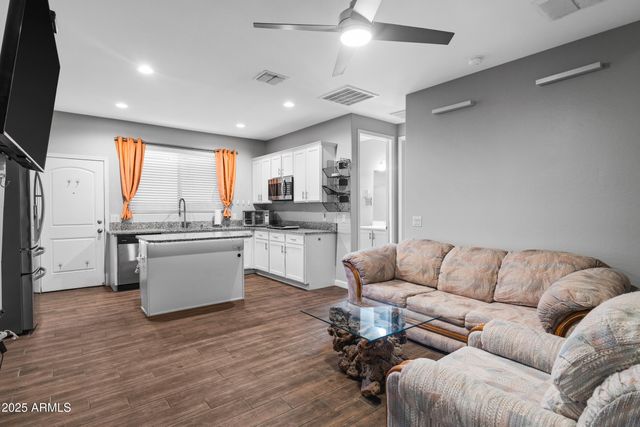 10762 W BRONCO Trail, Peoria, AZ 85383