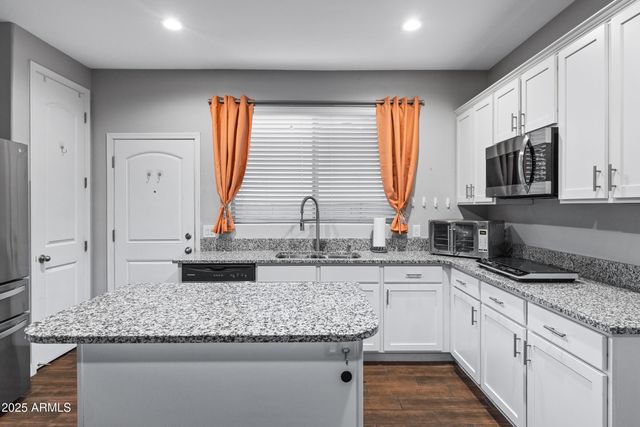 10762 W BRONCO Trail, Peoria, AZ 85383