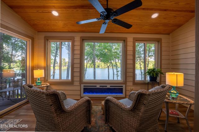 346 Lake Catherine Circle, Crossville, TN 38558