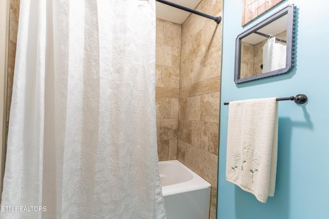 346 Lake Catherine Circle, Crossville, TN 38558
