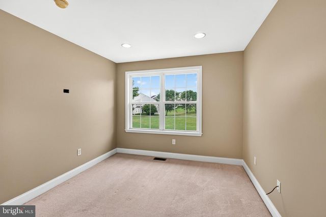 24 PORTSMOUTH CIR, Glen Mills, PA 19342