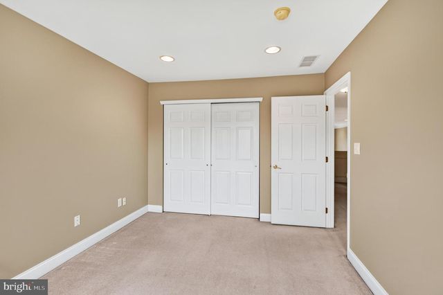 24 PORTSMOUTH CIR, Glen Mills, PA 19342