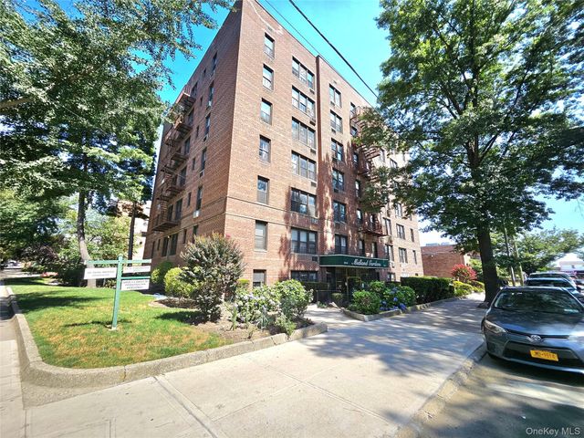 87-01 Midland Parkway 7D, Jamaica Estates, NY 11432