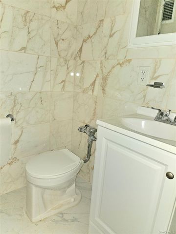 87-01 Midland Parkway 7D, Jamaica Estates, NY 11432