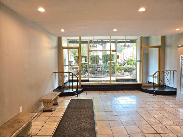 87-01 Midland Parkway 7D, Jamaica Estates, NY 11432