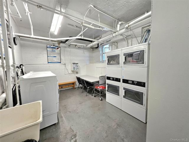 87-01 Midland Parkway 7D, Jamaica Estates, NY 11432