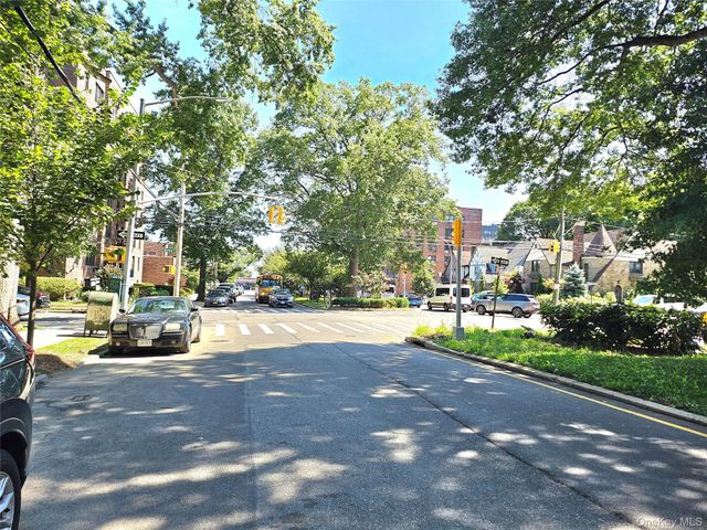 87-01 Midland Parkway 7D, Jamaica Estates, NY 11432
