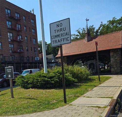 87-01 Midland Parkway 7D, Jamaica Estates, NY 11432
