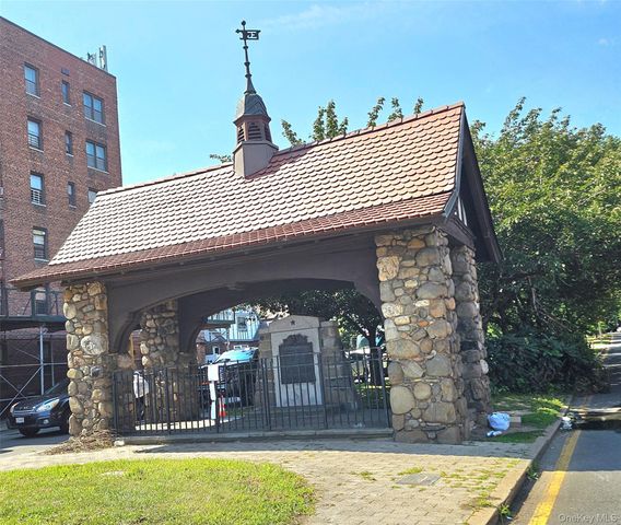87-01 Midland Parkway 7D, Jamaica Estates, NY 11432
