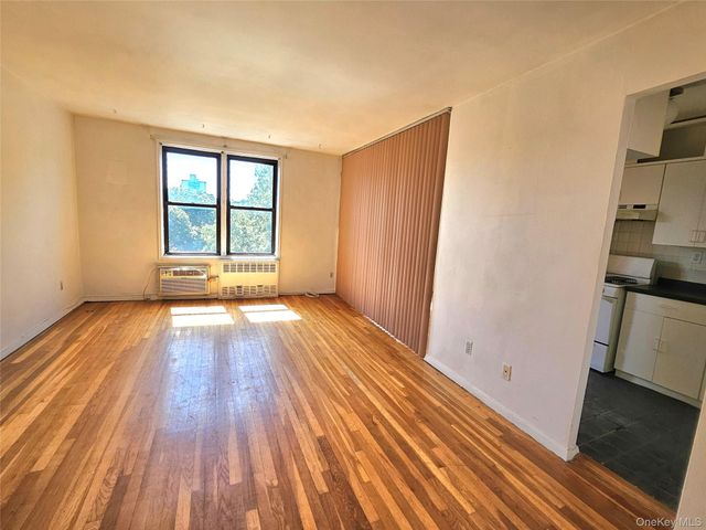 87-01 Midland Parkway 7D, Jamaica Estates, NY 11432