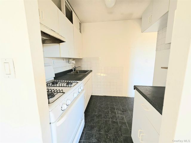 87-01 Midland Parkway 7D, Jamaica Estates, NY 11432