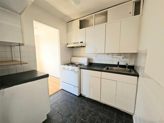 87-01 Midland Parkway 7D, Jamaica Estates, NY 11432