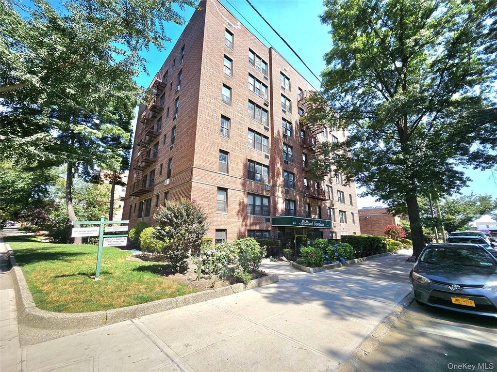 87-01 Midland Parkway 7D, Jamaica Estates, NY 11432 — photo 2