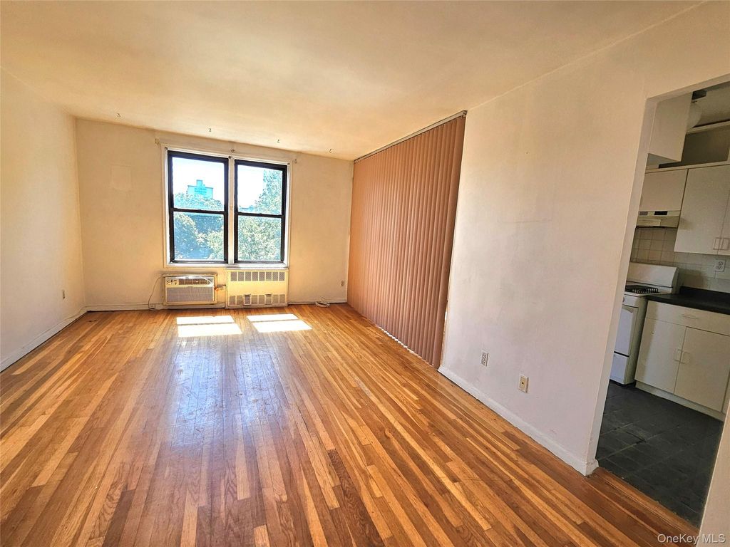 87-01 Midland Parkway 7D, Jamaica Estates, NY 11432 — photo 4