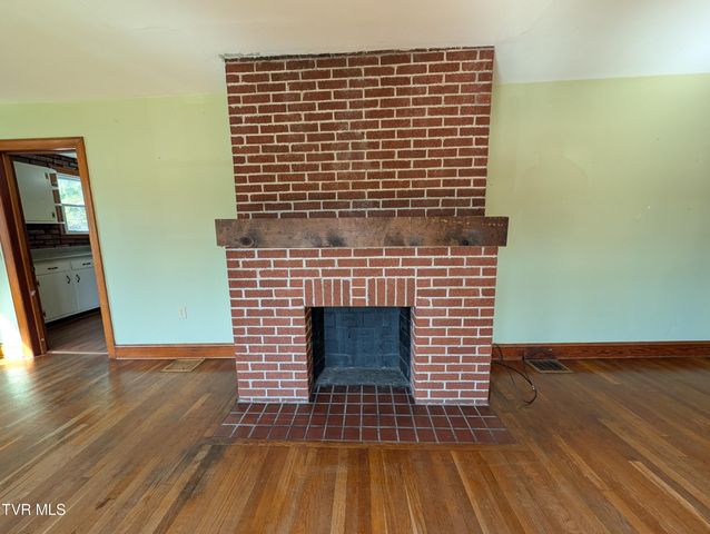 235 Southeast Glade Street, Wise, VA 24293