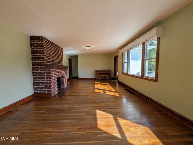 235 Southeast Glade Street, Wise, VA 24293