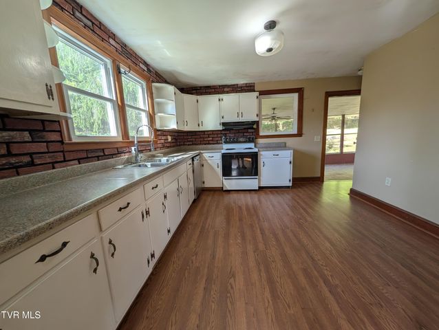 235 Southeast Glade Street, Wise, VA 24293