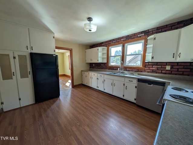 235 Southeast Glade Street, Wise, VA 24293