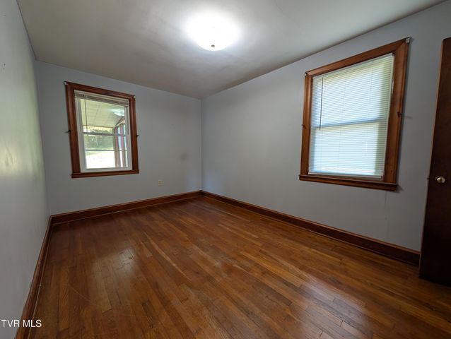 235 Southeast Glade Street, Wise, VA 24293