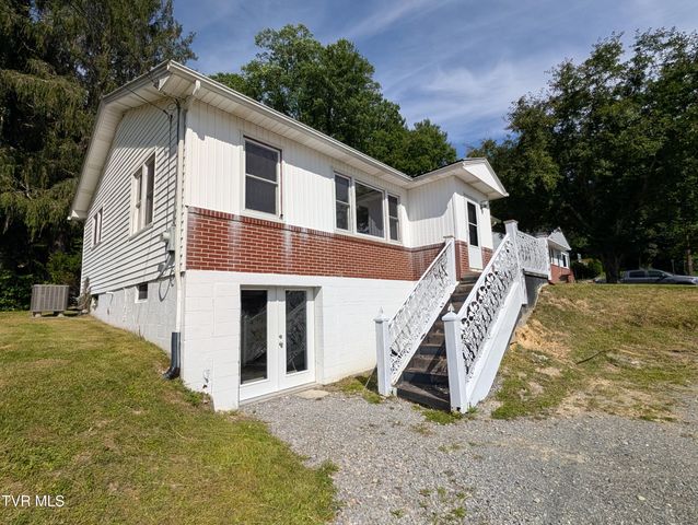 235 Southeast Glade Street, Wise, VA 24293