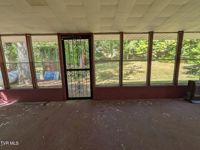235 Southeast Glade Street, Wise, VA 24293