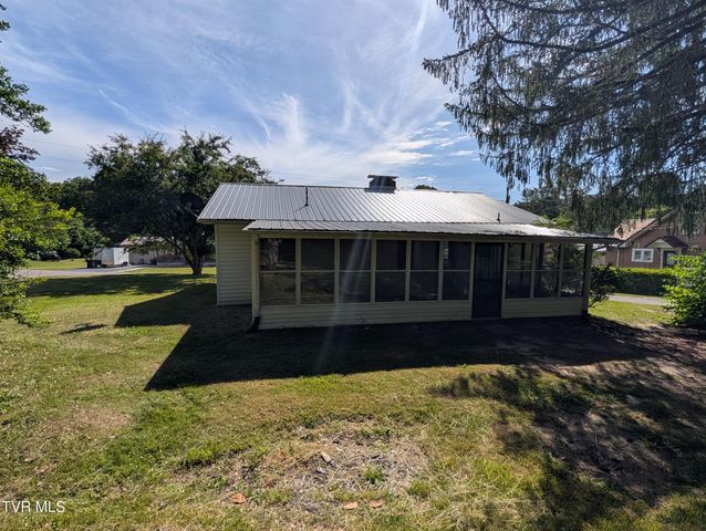 235 Southeast Glade Street, Wise, VA 24293