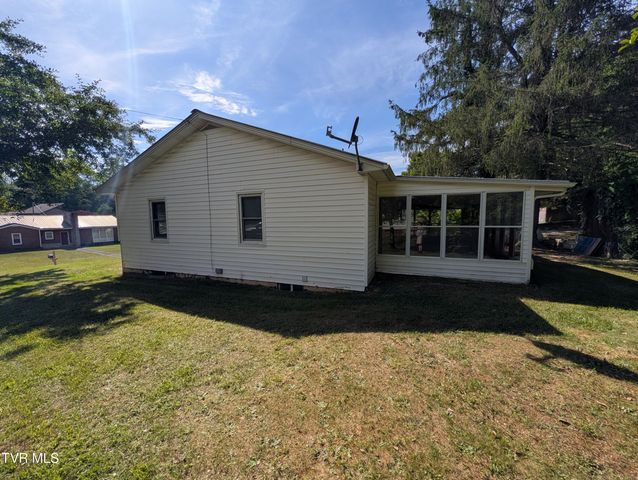 235 Southeast Glade Street, Wise, VA 24293