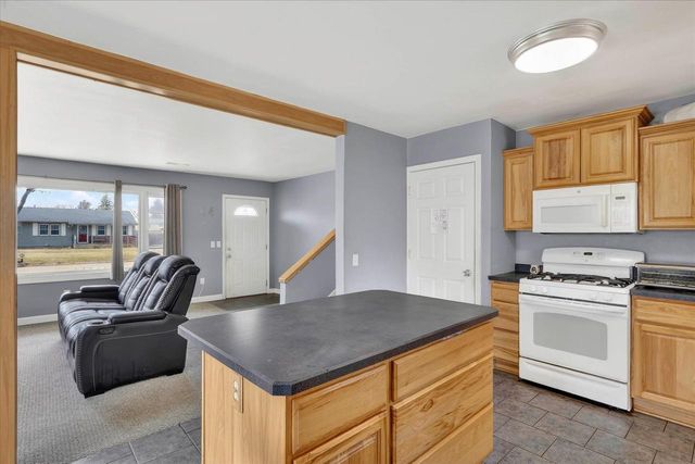 2433 Butlin Drive, Beloit, WI 53511