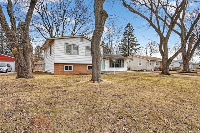 2433 Butlin Drive, Beloit, WI 53511