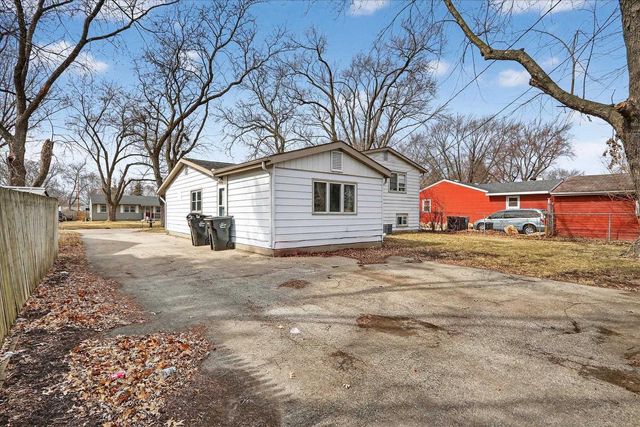 2433 Butlin Drive, Beloit, WI 53511