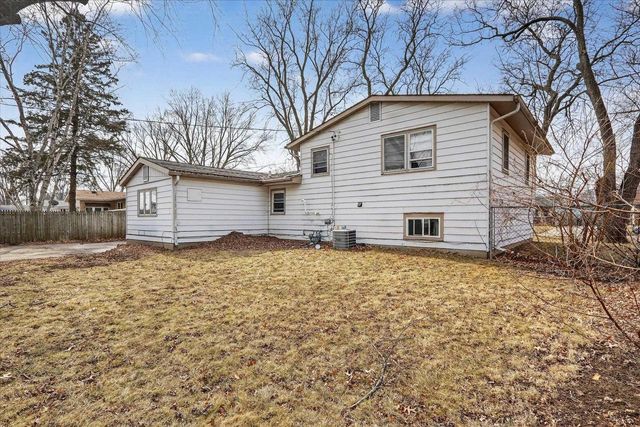 2433 Butlin Drive, Beloit, WI 53511