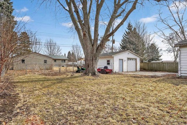 2433 Butlin Drive, Beloit, WI 53511