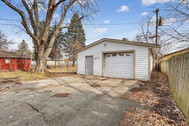 2433 Butlin Drive, Beloit, WI 53511