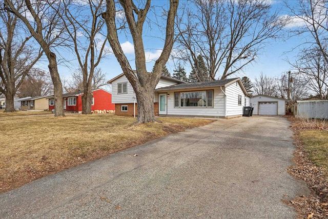 2433 Butlin Drive, Beloit, WI 53511