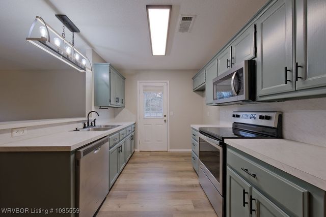 908 Cherry Loop, Muldrow, OK 74948