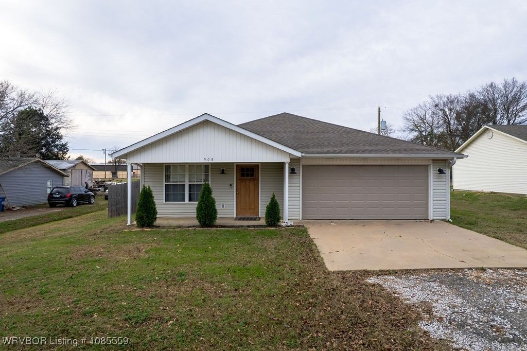 908 Cherry Loop, Muldrow, OK 74948