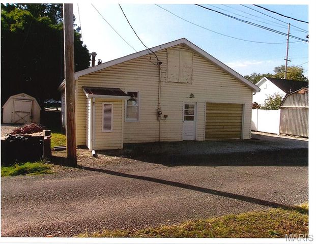 613 Washington Street, Highland, IL 62249