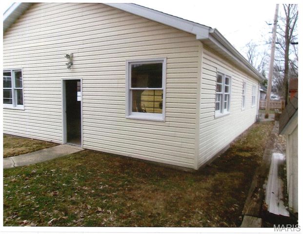 613 Washington Street, Highland, IL 62249