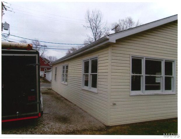 613 Washington Street, Highland, IL 62249