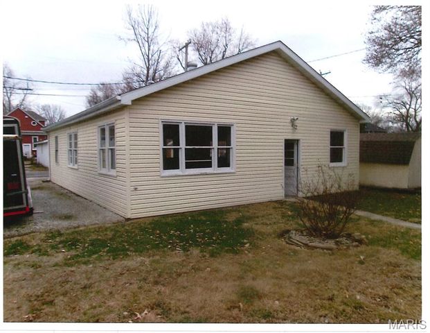 613 Washington Street, Highland, IL 62249