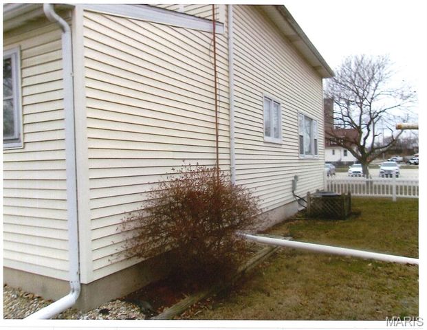 613 Washington Street, Highland, IL 62249