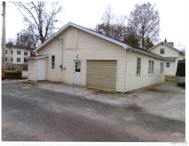 613 Washington Street, Highland, IL 62249