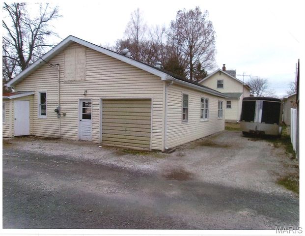 613 Washington Street, Highland, IL 62249