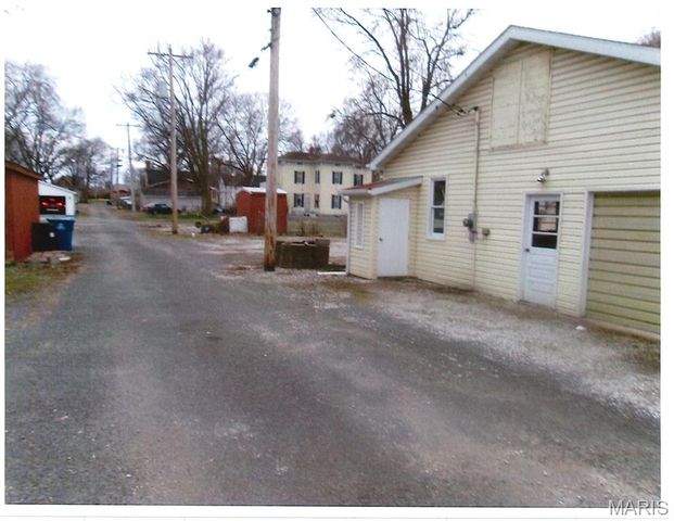 613 Washington Street, Highland, IL 62249