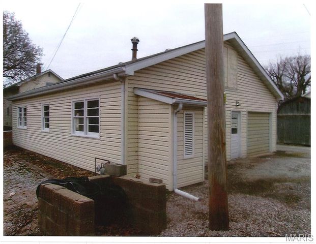 613 Washington Street, Highland, IL 62249