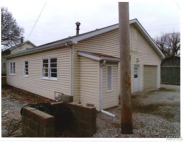 613 Washington Street, Highland, IL 62249