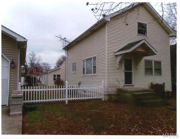 613 Washington Street, Highland, IL 62249