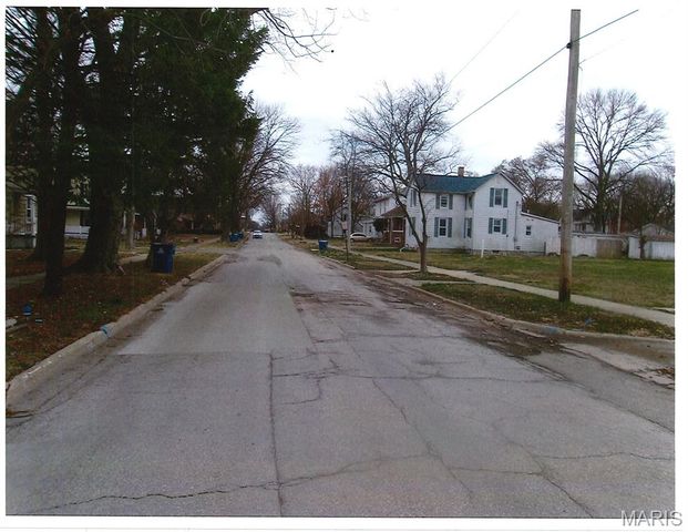 613 Washington Street, Highland, IL 62249