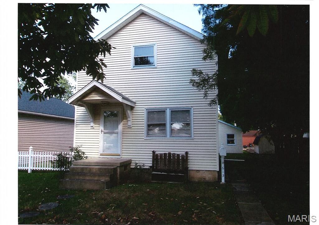 613 Washington Street, Highland, IL 62249