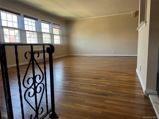 375 Cochran Place 2, Valley Stream, NY 11581